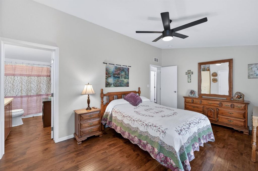 Image 23 of property listing at 1701 Dinuba Avenue # 64, Selma, CA 93662
