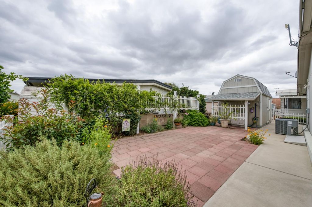 Image 26 of property listing at 1701 Dinuba Avenue # 64, Selma, CA 93662