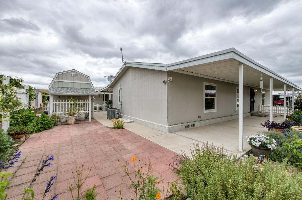 Image 27 of property listing at 1701 Dinuba Avenue # 64, Selma, CA 93662
