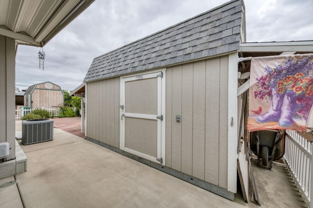 Image 29 of property listing at 1701 Dinuba Avenue # 64, Selma, CA 93662