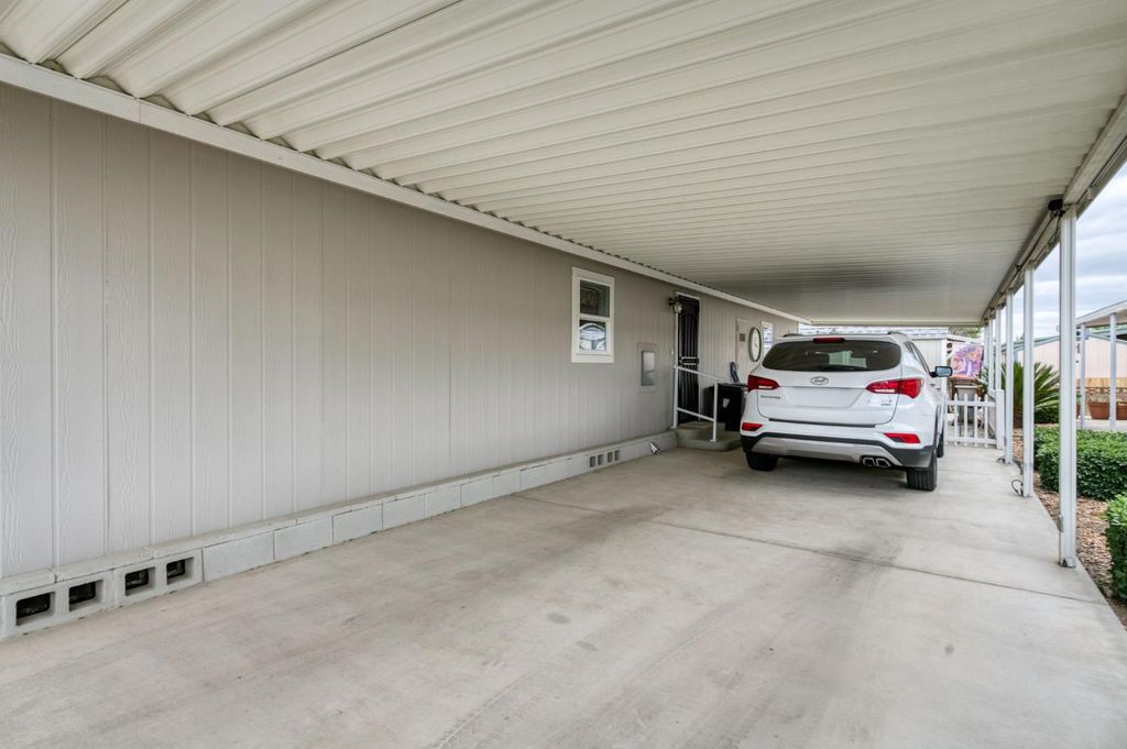 Image 33 of property listing at 1701 Dinuba Avenue # 64, Selma, CA 93662