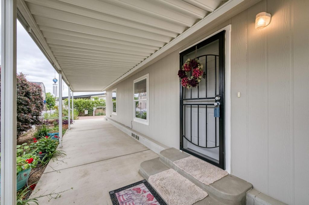 Image 6 of property listing at 1701 Dinuba Avenue # 64, Selma, CA 93662