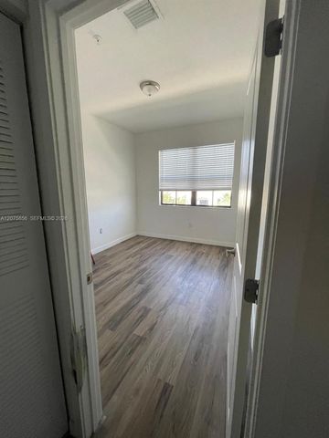 15520 SW 136th Street 210, Miami, FL 33196