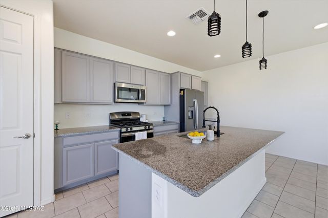 17293 S Ridgerunner Drive, Vail, AZ 85641