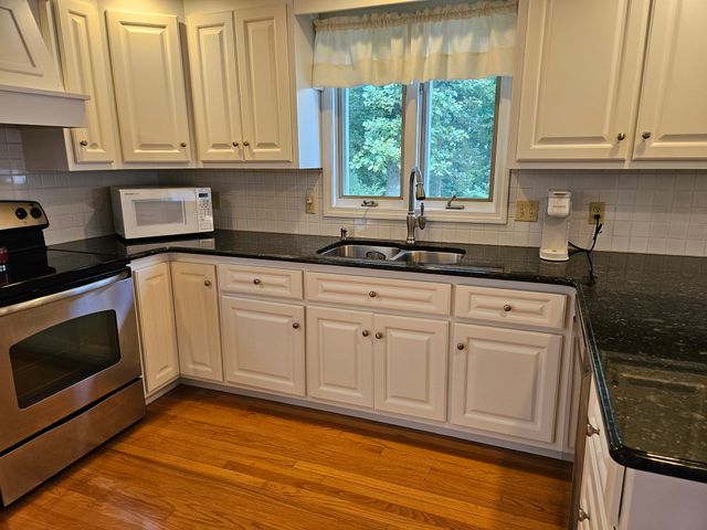 12 Jason Dr, Lincoln, RI 02865