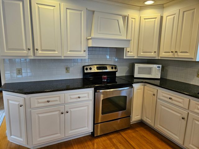 12 Jason Dr, Lincoln, RI 02865