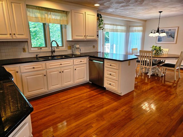 12 Jason Dr, Lincoln, RI 02865