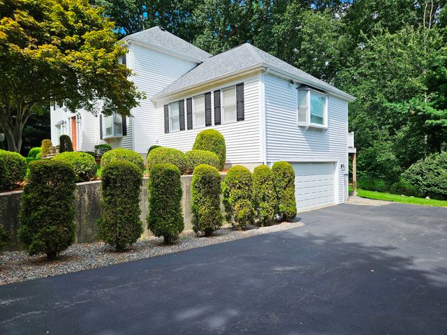 12 Jason Dr, Lincoln, RI 02865