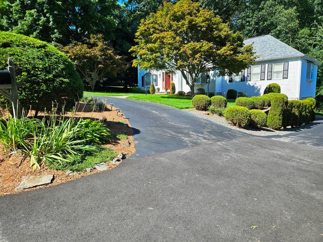 12 Jason Dr, Lincoln, RI 02865