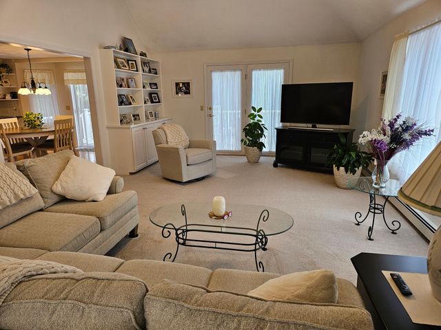 12 Jason Dr, Lincoln, RI 02865