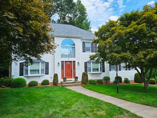 12 Jason Dr, Lincoln, RI 02865