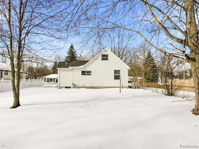 229 Michigan Avenue, Marysville, MI 48040