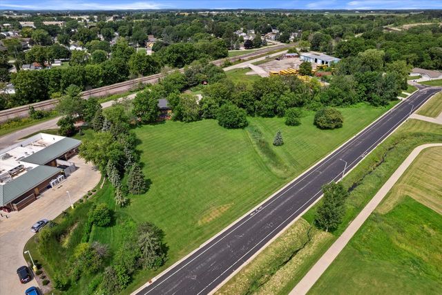 106 CARRIAGE HILL DRIVE, Watertown, WI 53098