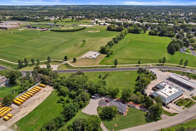 106 CARRIAGE HILL DRIVE, Watertown, WI 53098