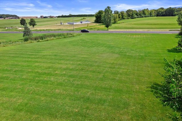 106 CARRIAGE HILL DRIVE, Watertown, WI 53098