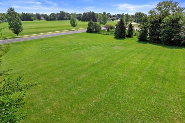 106 CARRIAGE HILL DRIVE, Watertown, WI 53098