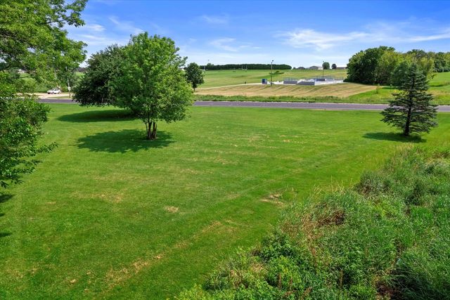 106 CARRIAGE HILL DRIVE, Watertown, WI 53098