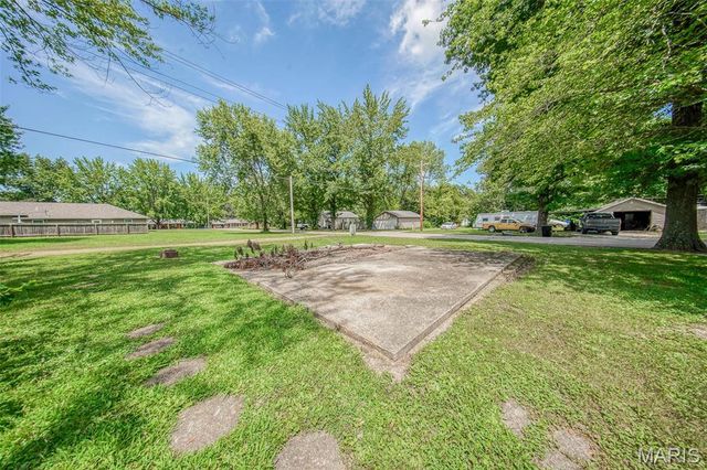 603 W Springfield Street, St James, MO 65559