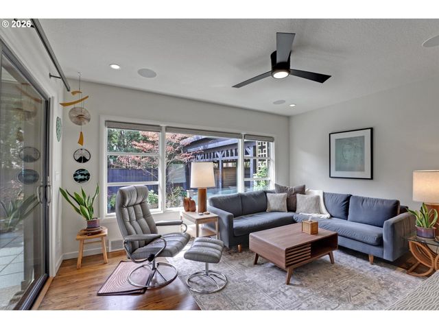 2838 Ne HAMBLET St, Portland, OR 97212