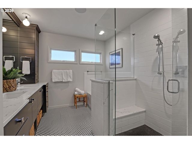2838 Ne HAMBLET St, Portland, OR 97212