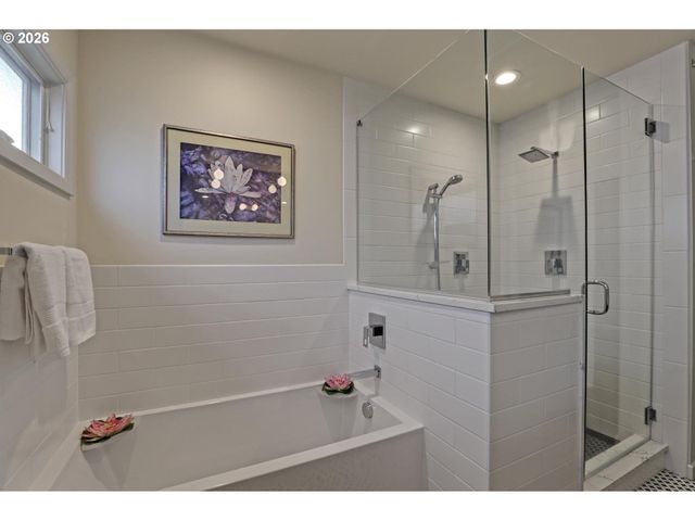 2838 Ne HAMBLET St, Portland, OR 97212