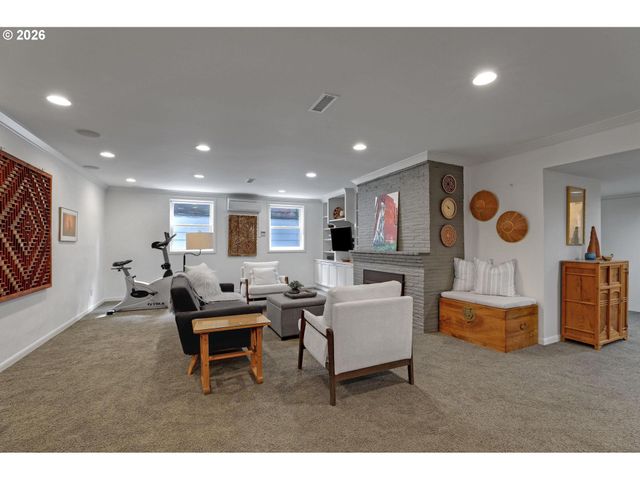 2838 Ne HAMBLET St, Portland, OR 97212