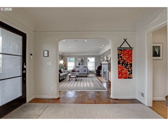 2838 Ne HAMBLET St, Portland, OR 97212