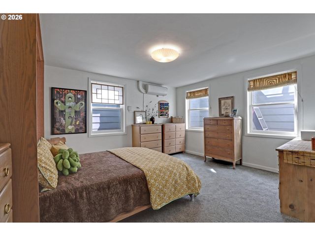 2838 Ne HAMBLET St, Portland, OR 97212