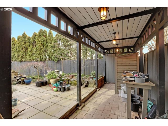 2838 Ne HAMBLET St, Portland, OR 97212