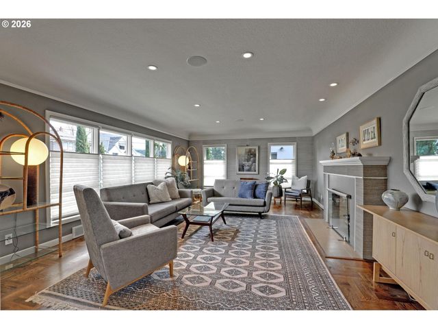 2838 Ne HAMBLET St, Portland, OR 97212
