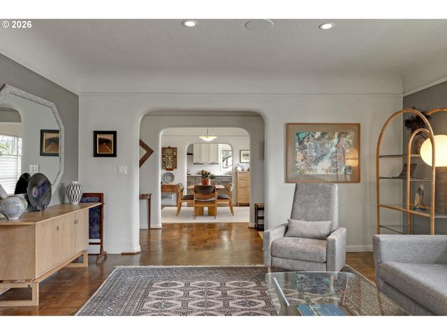 2838 Ne HAMBLET St, Portland, OR 97212