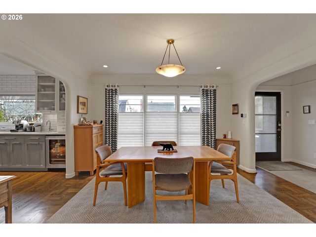 2838 Ne HAMBLET St, Portland, OR 97212