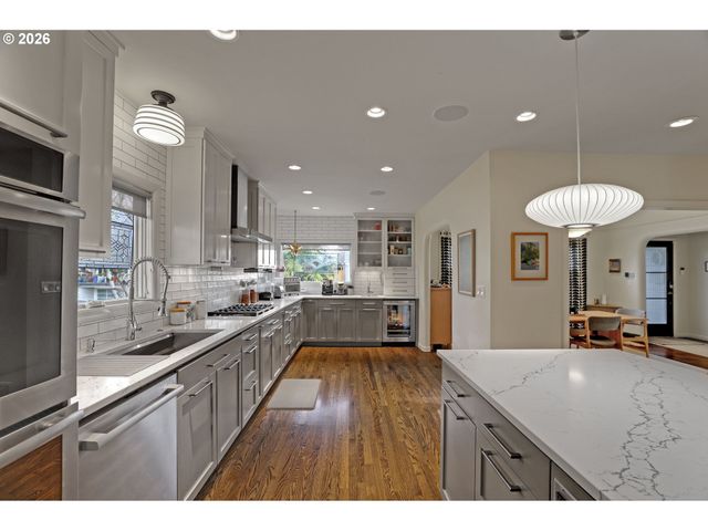 2838 Ne HAMBLET St, Portland, OR 97212