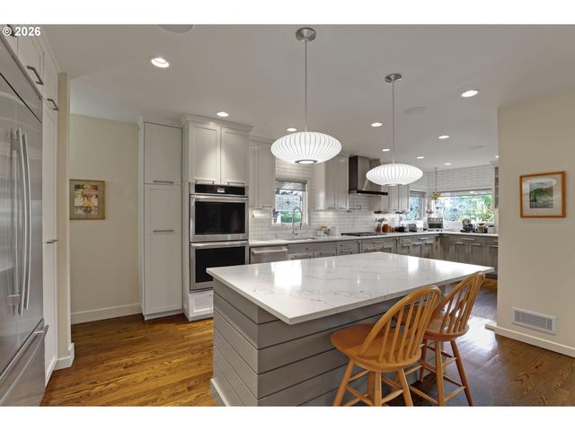 2838 Ne HAMBLET St, Portland, OR 97212
