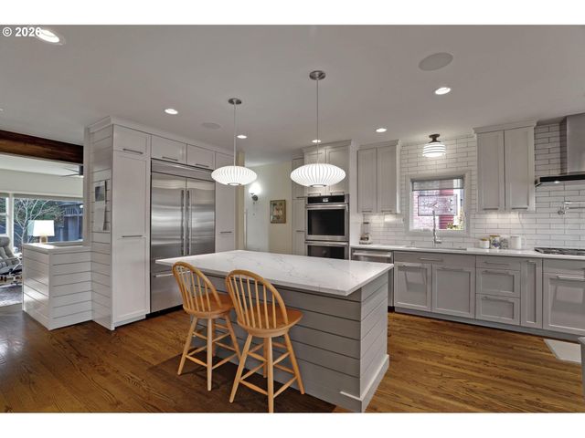 2838 Ne HAMBLET St, Portland, OR 97212