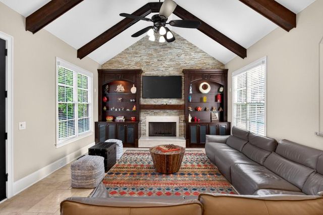 1820 Turnberry Ave, Suwanee, GA 30024