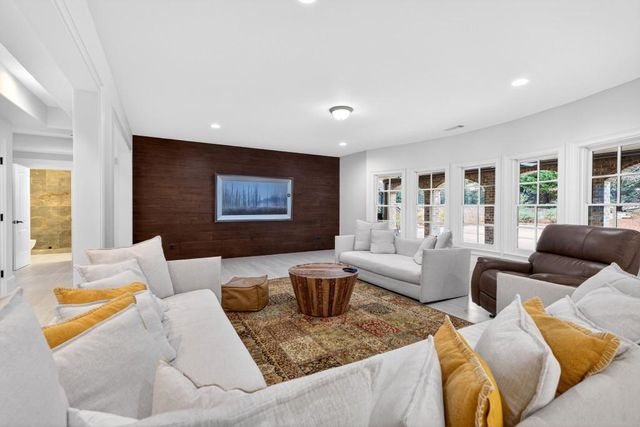 1820 Turnberry Ave, Suwanee, GA 30024