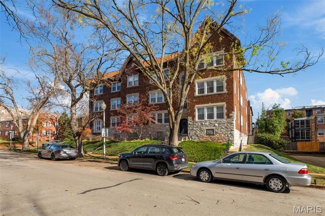 630 Westwood Drive 2S, Clayton, MO 63105
