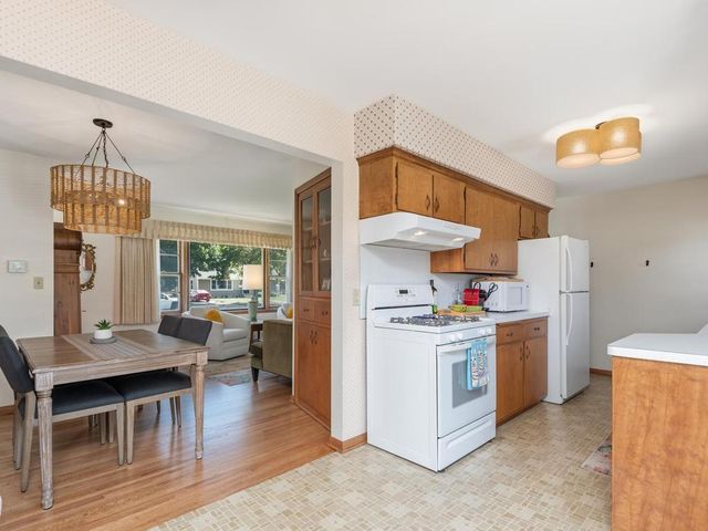 948 Main Street S, Shakopee, MN 55379