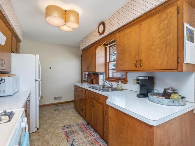 948 Main Street S, Shakopee, MN 55379