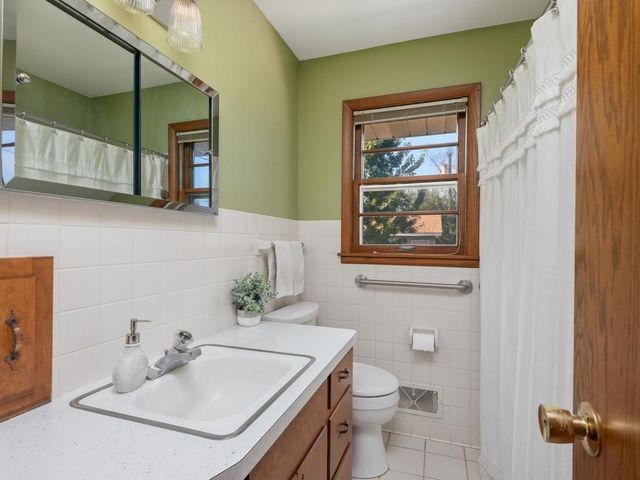 948 Main Street S, Shakopee, MN 55379
