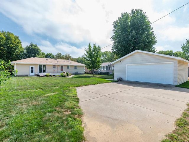 948 Main Street S, Shakopee, MN 55379