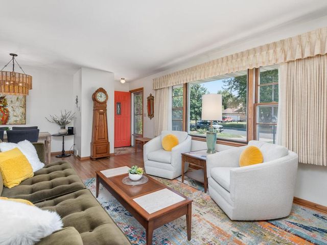948 Main Street S, Shakopee, MN 55379