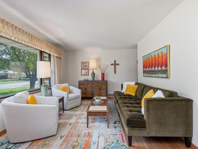 948 Main Street S, Shakopee, MN 55379