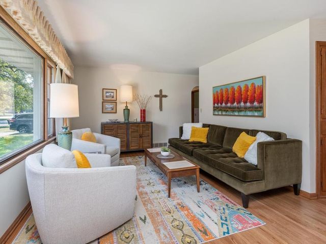 948 Main Street S, Shakopee, MN 55379