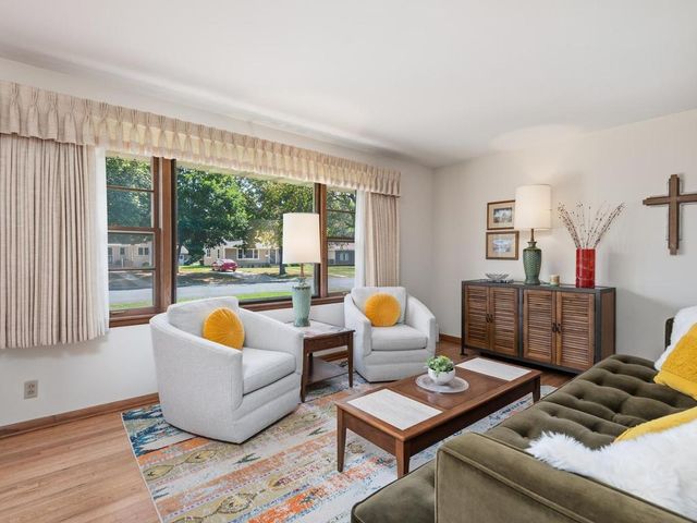948 Main Street S, Shakopee, MN 55379