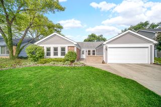 2300 Appleby Drive, Wheaton, IL 60189