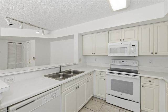 1260 Wildwood Lakes BLVD 204, Naples, FL 34104