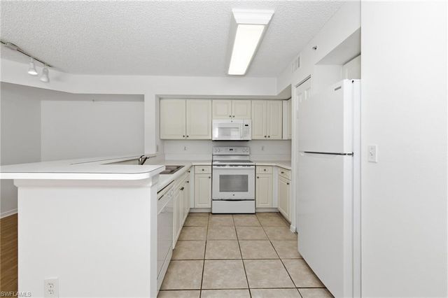 1260 Wildwood Lakes BLVD 204, Naples, FL 34104
