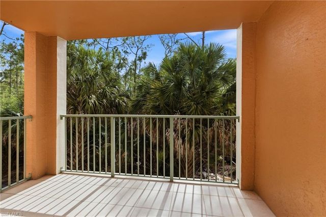 1260 Wildwood Lakes BLVD 204, Naples, FL 34104